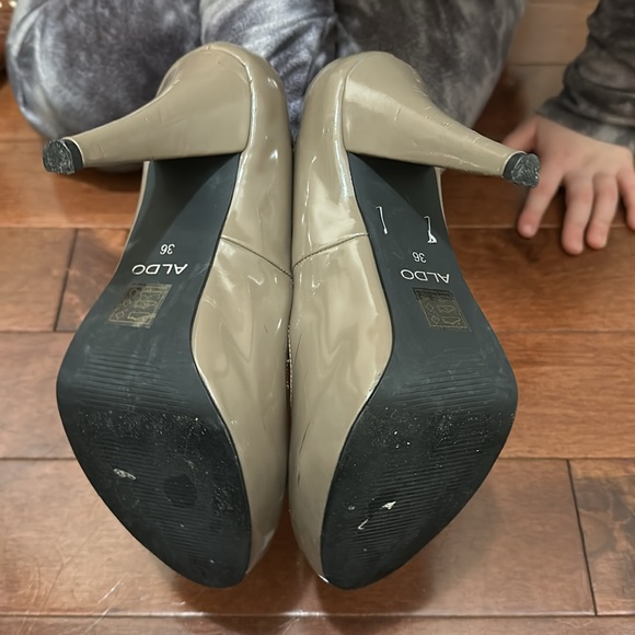 Aldo platform patent leather shoes. Size 6. - Picture 2 of 2